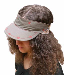 čelenka s kšiltem -  turistika, voda, volný čas i sport.