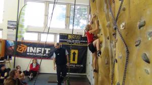Infit sponzoruje sportovní lezení na umělé stěně